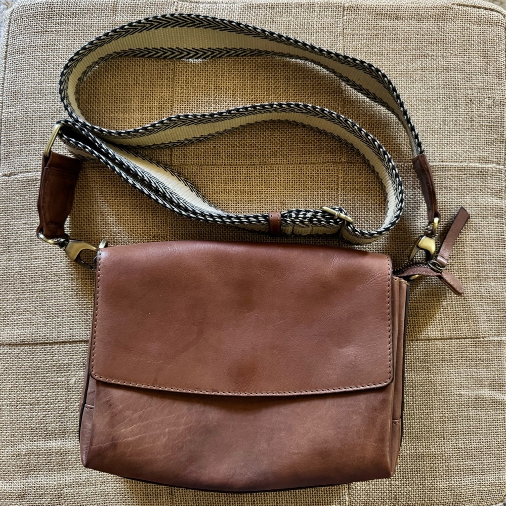 Elegant Brown Leather Crossbody Bag